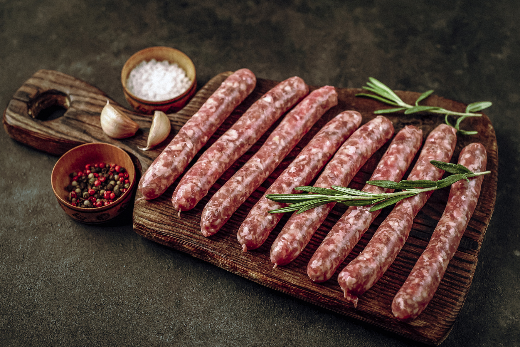 Raw,Sausages,With,Ingredients,On,A,Cutting,Board,On,A